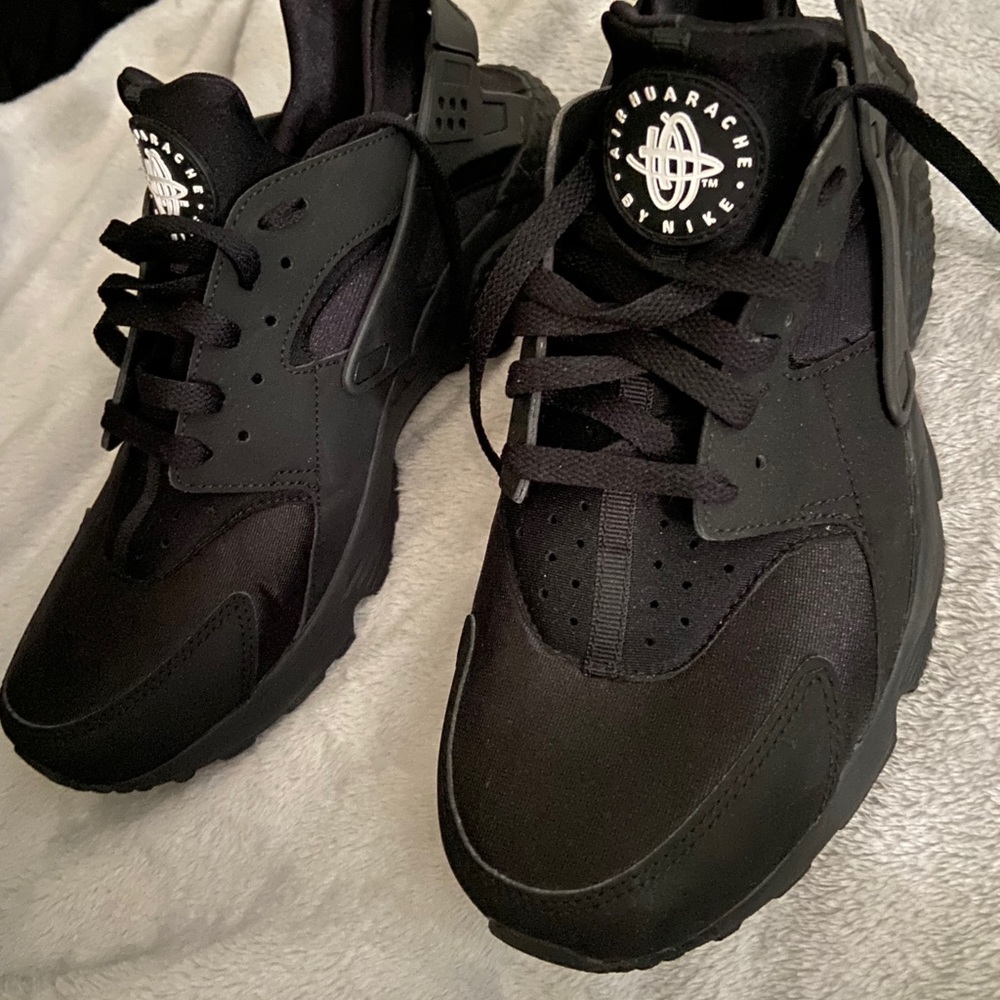 Nike Air Huarache Black - Size 10.5